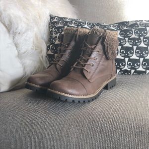 White mountain cliff boots